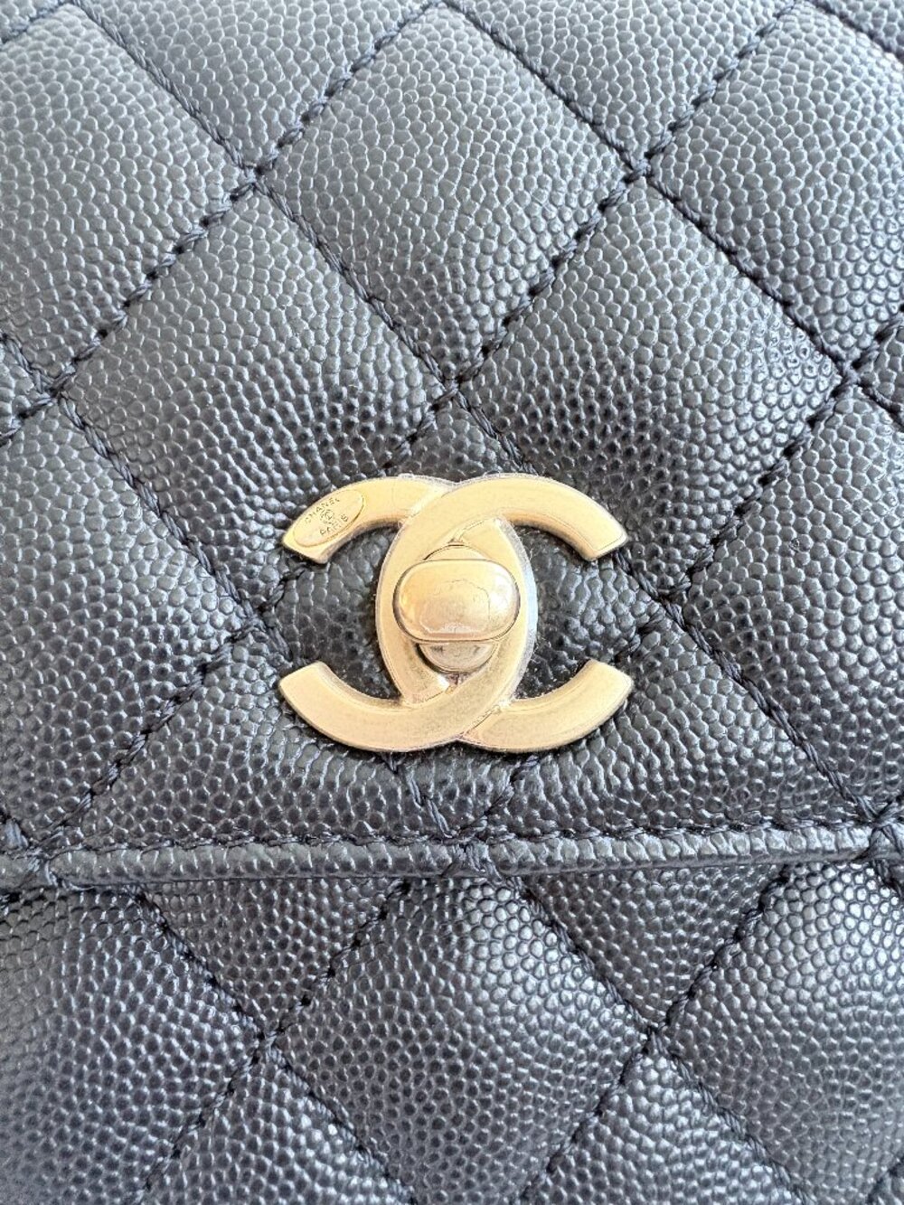 CHANEL Coco Handle Small Black Caviar GHW Chain Handle | Full Set | 2023 - Picture 12 of 13